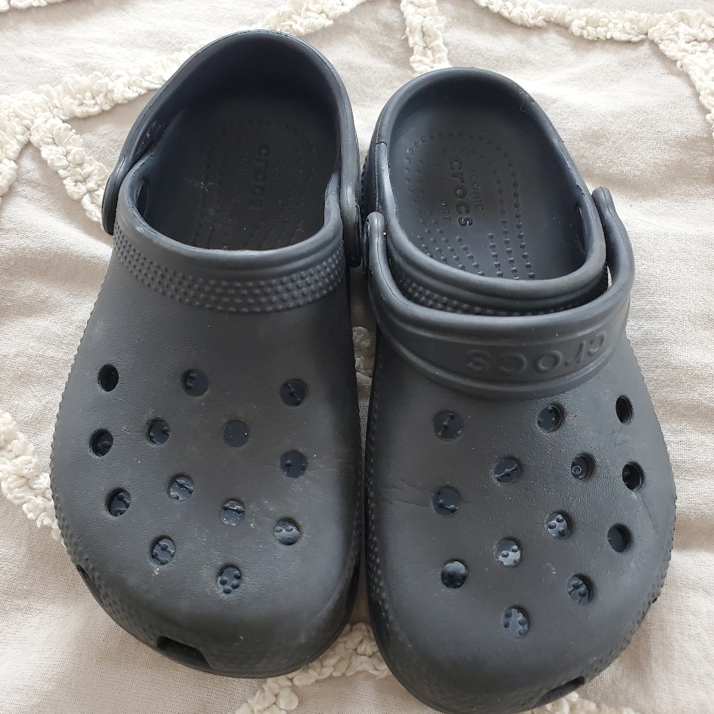 11c black croc